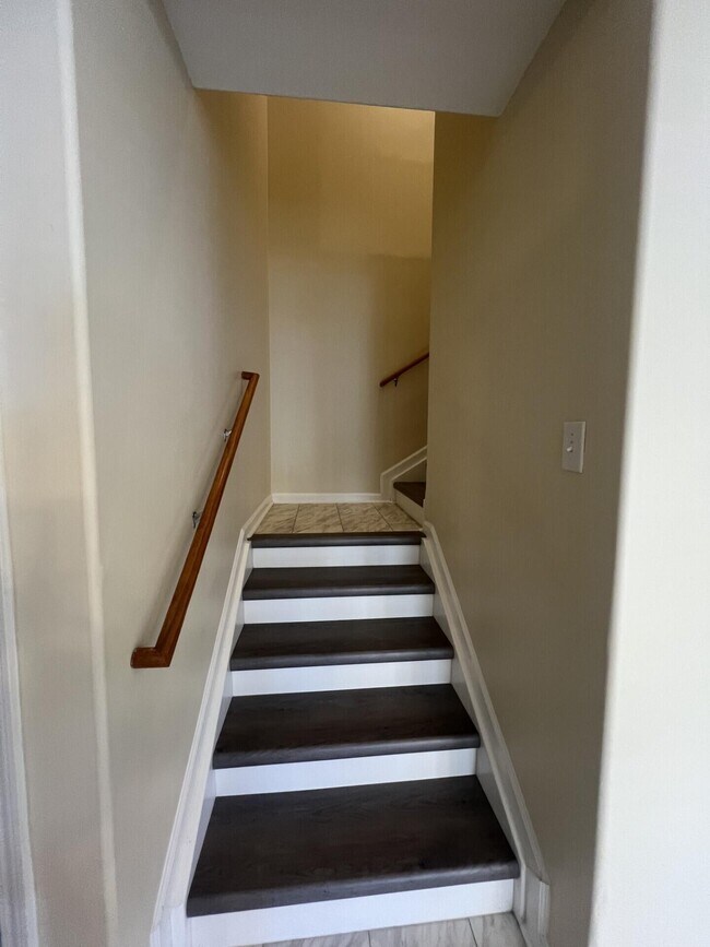 Building Photo - 857 Malabu Dr