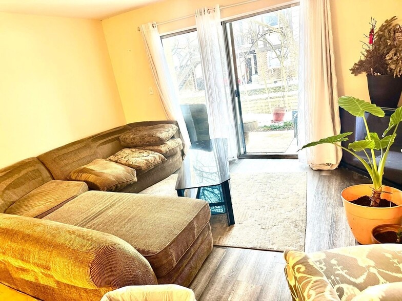 Building Photo - 6169 Knoll Wood Rd