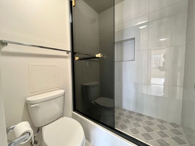 Building Photo - Kukui Plaza: Renovated 1 Bed, 1 Bath Condo...