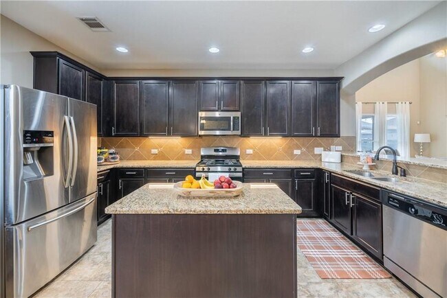 Building Photo - 273 Everglade Dr