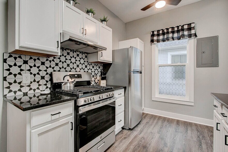 Building Photo - 42 S Holmes Ave