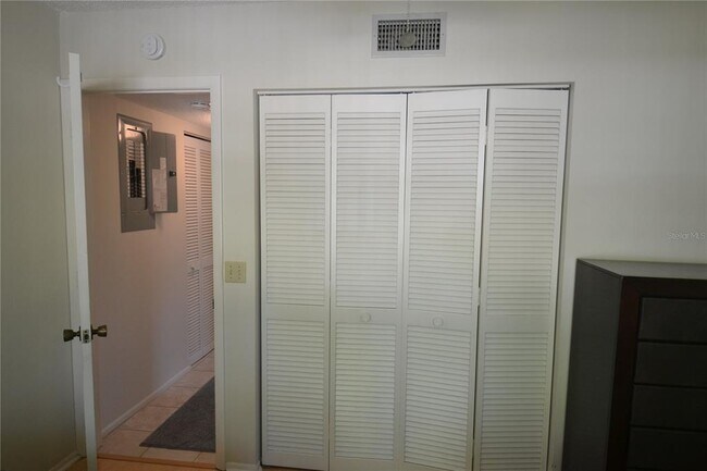 Building Photo - 336 Woodlake Wynde