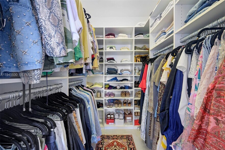 Building Photo - 20191 E Country Club Dr