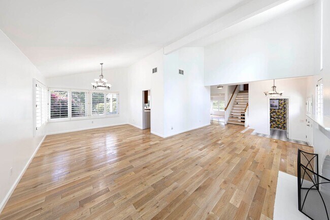 Building Photo - Charming Corner Lot Home on Oversized 10,000 Sq Ft Lot