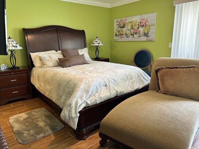 Building Photo - 3070 Cornwall E