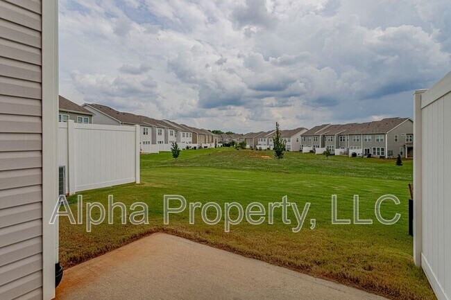 Building Photo - 420 Yellow Fox Rd