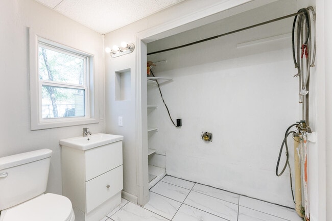 Building Photo - 3406 27th St