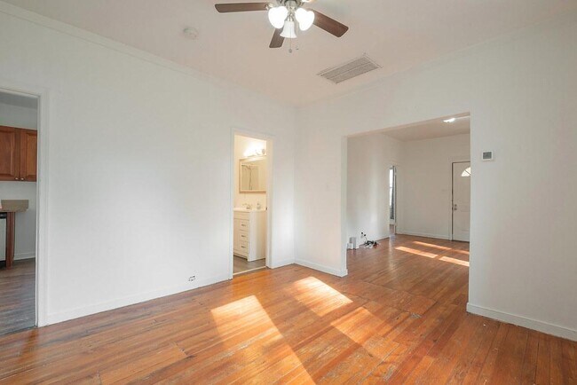 Building Photo - 1323 Columbia St