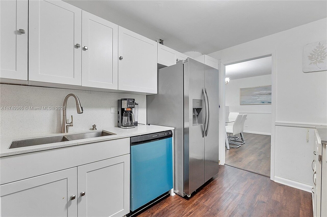 kitchen - 5005 Collins Ave