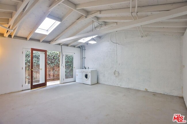Building Photo - 1603 Oakwood Ave