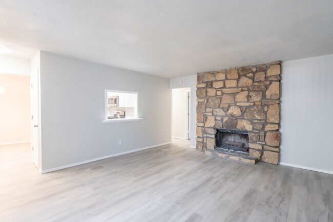 Building Photo - 1355 E 60th St