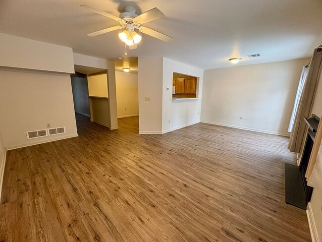 Building Photo - 3 Bedroom 2.5 Bathroom Townhome in Hummelstown!