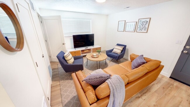 Building Photo - Modern 2-Bedroom Apartment, Steps from the Provo River Trail!