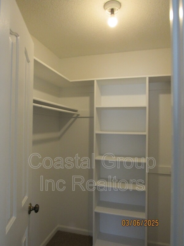 Building Photo - 1538 Stillwood St