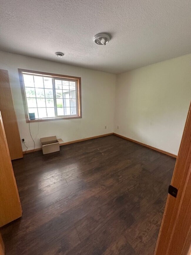Building Photo - 4 Bed, 2 bath Single Family Home - Pillager