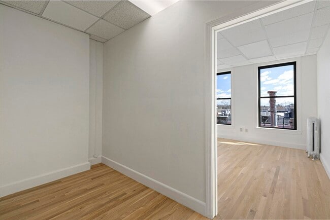 Building Photo - 648 Washington St