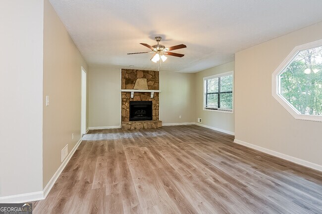 Building Photo - 8050 Sumit Wood Dr NW