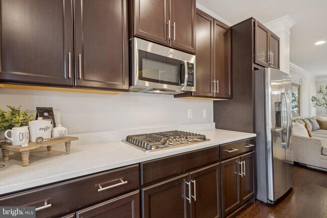 Building Photo - 805 Basswood Dr