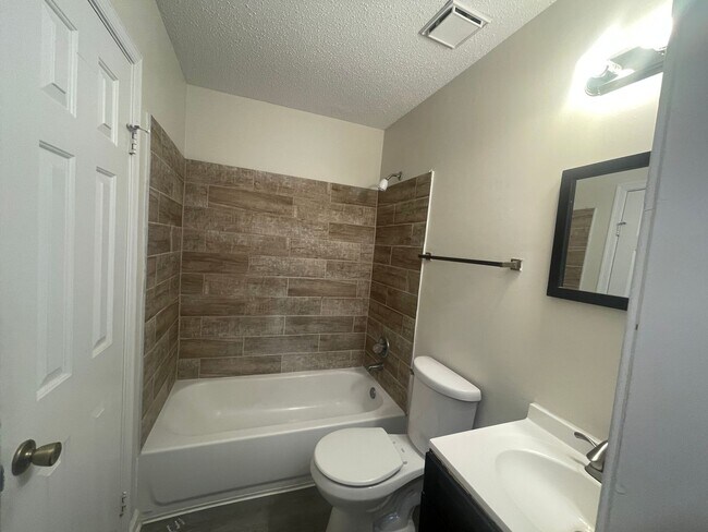 Building Photo - Kempsville Lake