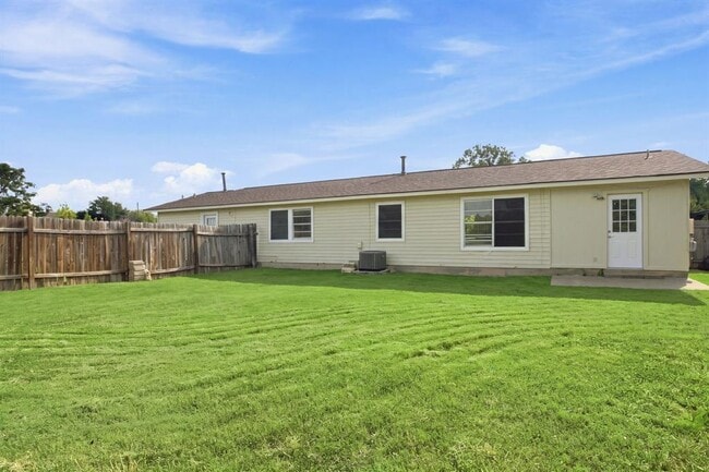 Building Photo - 5700 Cherry Park