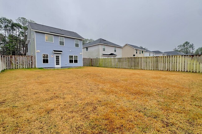 Building Photo - AVAILABLE NOW! (Pet Friendly)