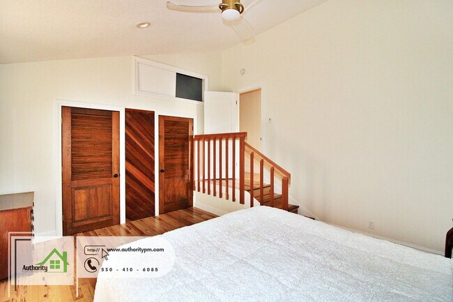 Building Photo - 3350 Mountain Oak Dr