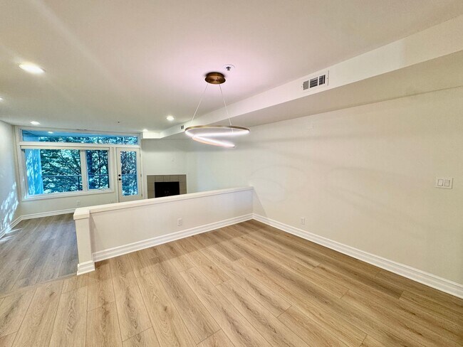 Building Photo - 9039 NE Juanita Dr