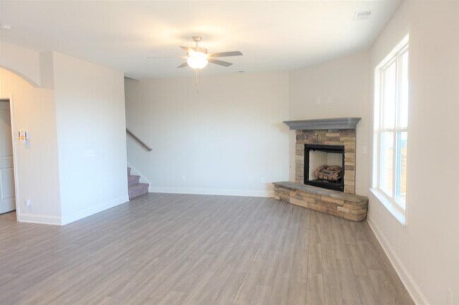 Building Photo - 2704 Millhone Dr