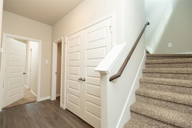 Building Photo - 2906 Briggs Dr