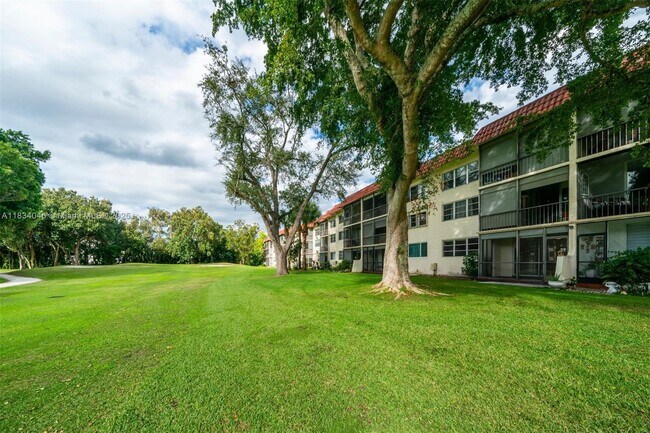 Building Photo - 8901 S Hollybrook Blvd