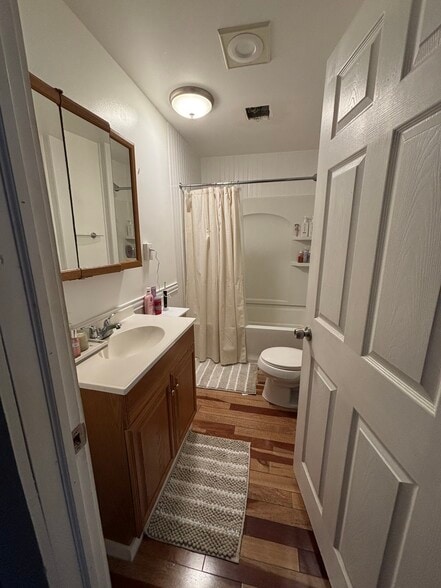 Building Photo - 6 Forest Pl