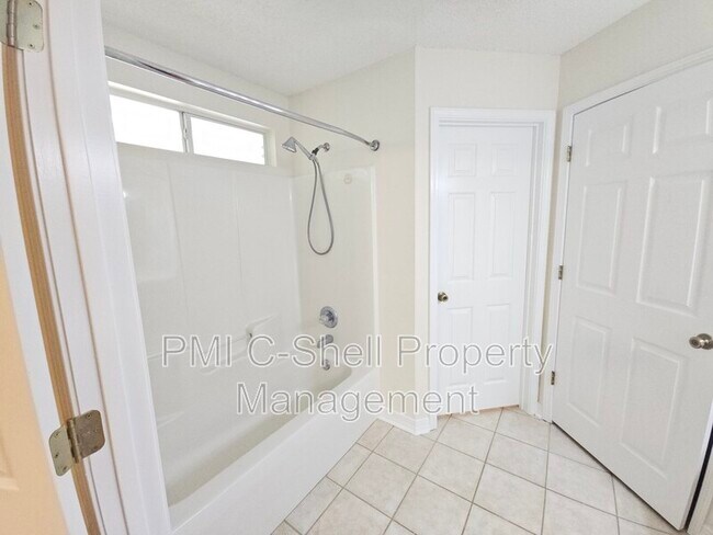 Building Photo - 117 Wildflower Ln