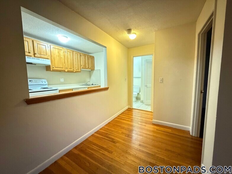 Building Photo - 122 Dustin St