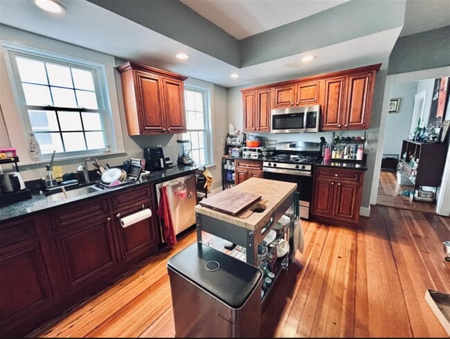 Building Photo - 835 Fellsway