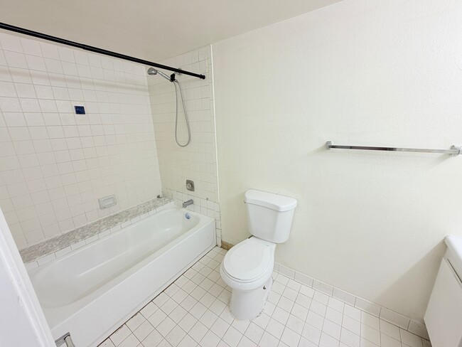 Building Photo - 1750 N Congress Ave