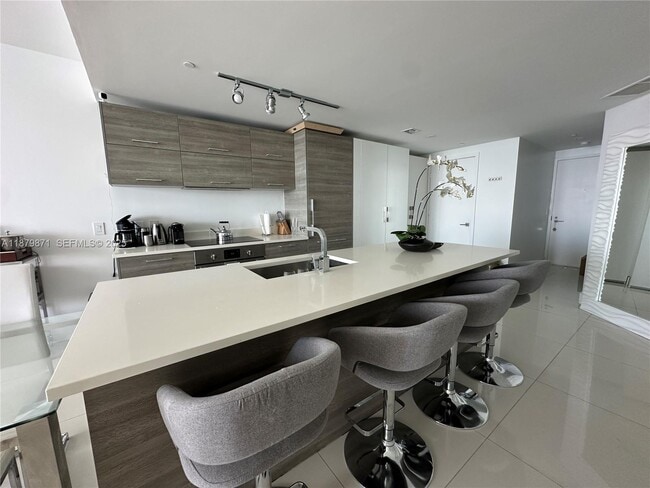 Building Photo - 650 NE 32nd St