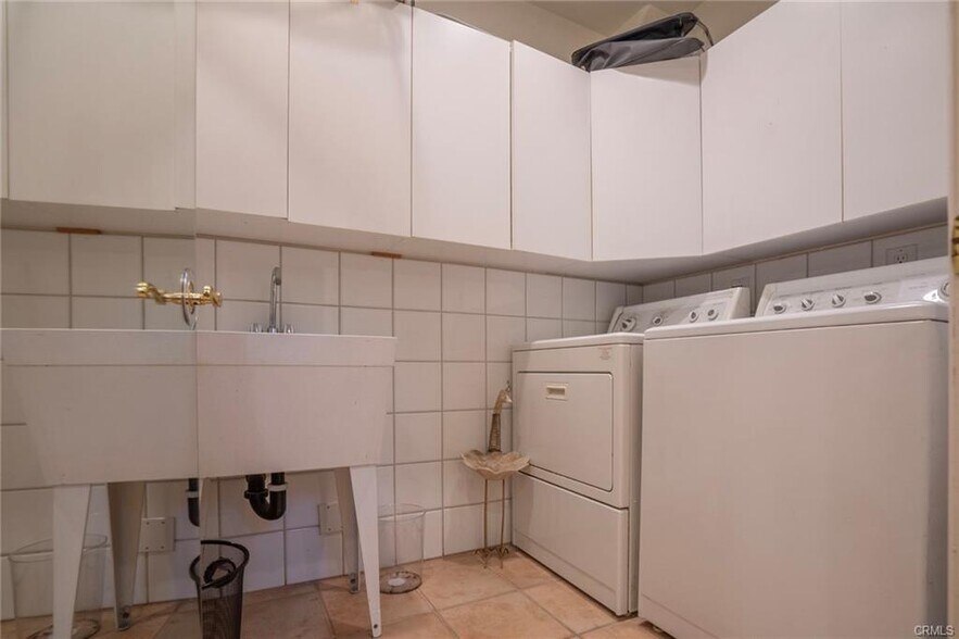 Building Photo - 4063 Benedict Canyon Dr