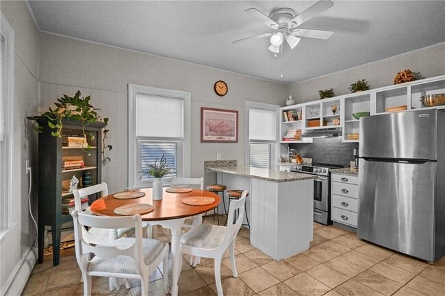 Building Photo - 48 Constitution St