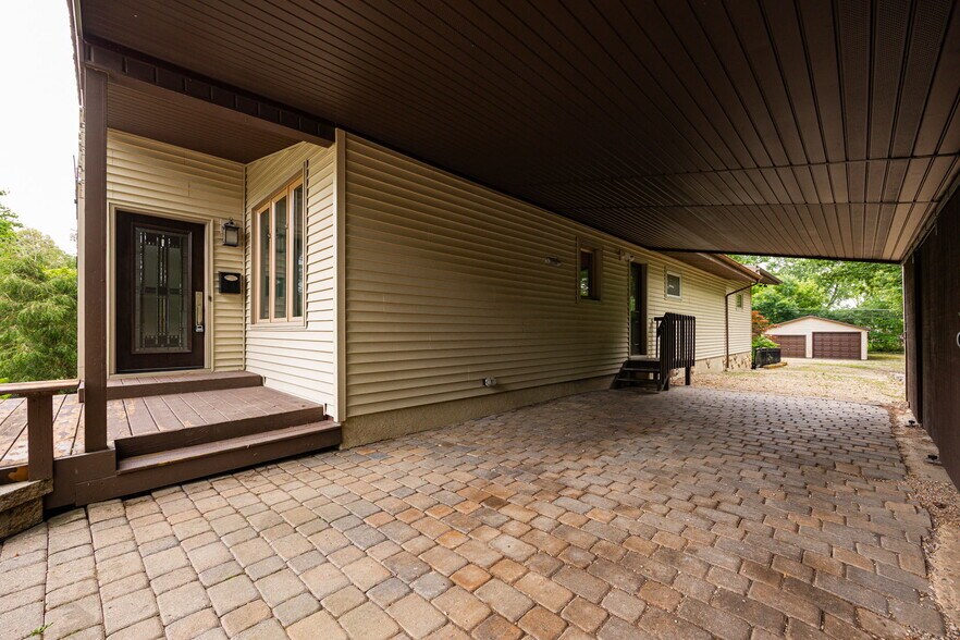 Building Photo - 2349 Eastcleft Dr