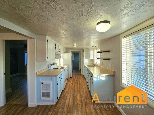 Building Photo - Beautiful Single-Level Home Located in the desirable East Medford neighborhood