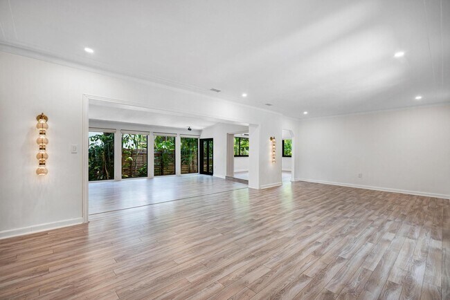 Building Photo - 7810 Beach View Dr