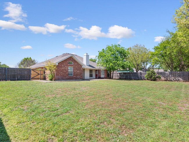 Building Photo - 912 Pawnee Trail