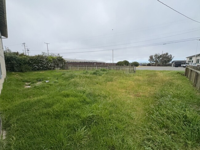 Building Photo - Charming Coastal Living 2 Bed, 1 Bath with...
