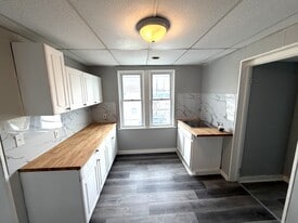 Building Photo - 124 E 21st St