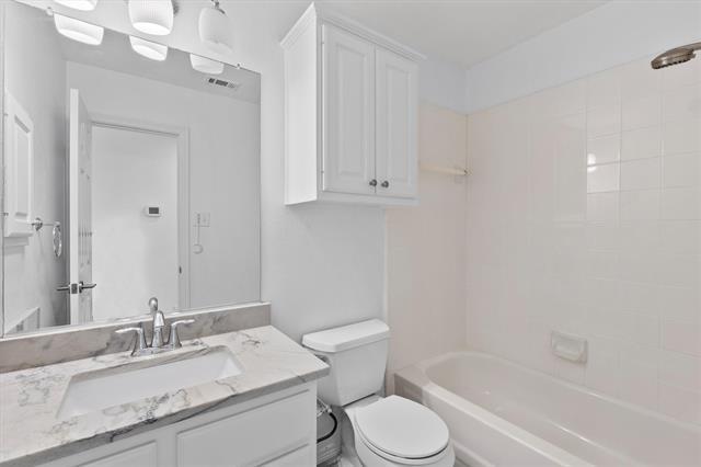 Building Photo - 706 Dover Pl