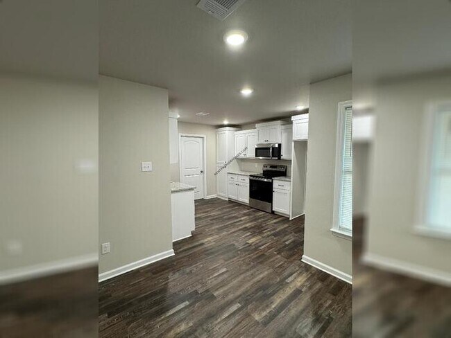 Building Photo - 18 Edward Dr