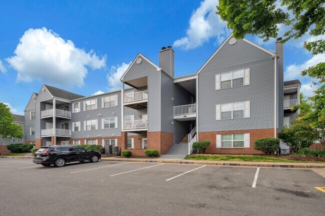Building Photo - 102 Piccadilly Ln