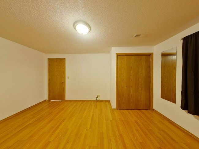 Building Photo - 3 Bedroom Home