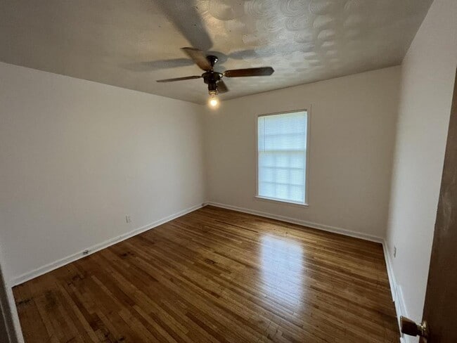 Building Photo - 2870 Dumbarton Oaks Dr