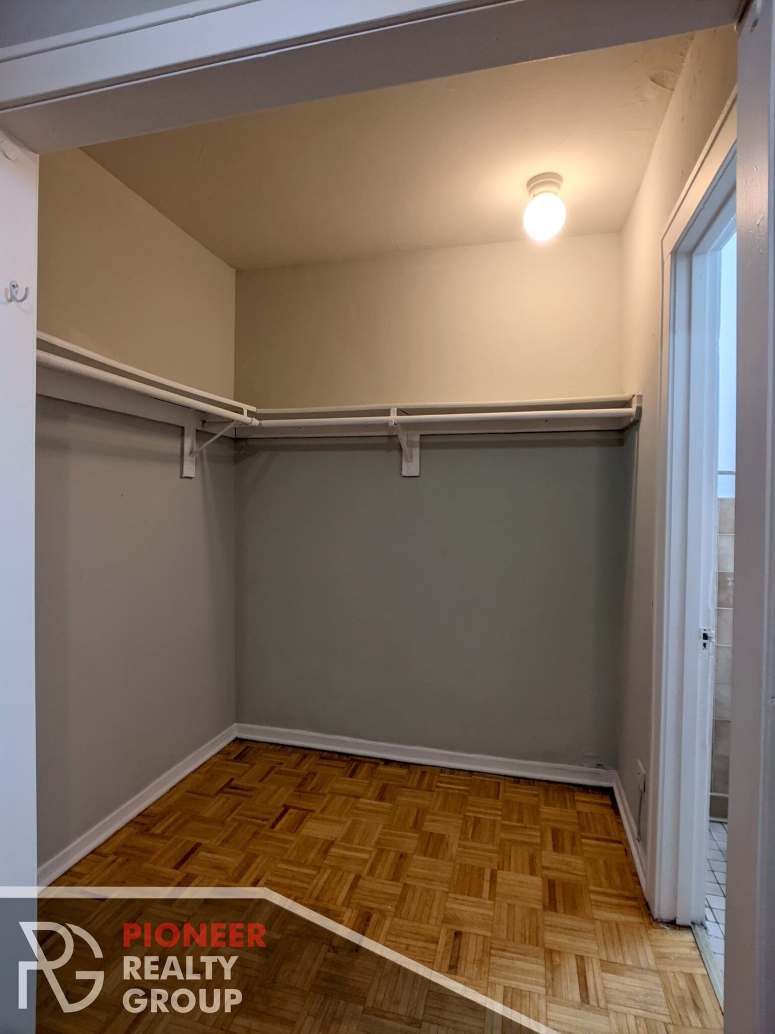 Building Photo - 739 W Belmont Ave